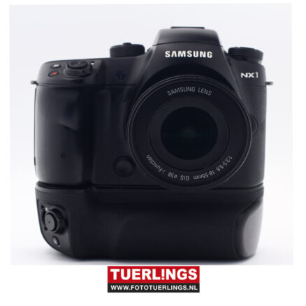 Samsung NX1 + 18-55mm + battery grip