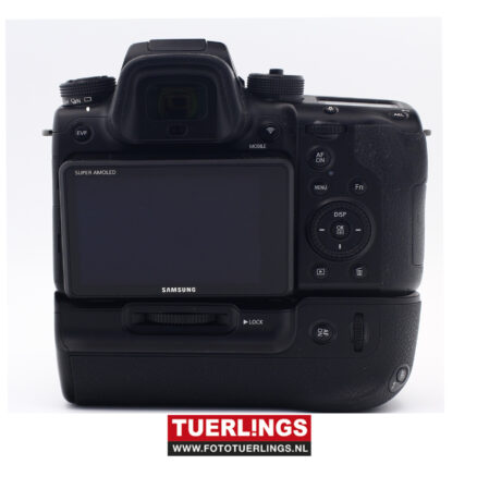 Samsung NX1 + 18-55mm + battery grip